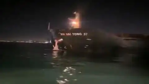 Ahırkapı’da Yük Gemisi Karaya Oturdu: Ciddi Maddi Hasar ve Tahliye Süreci Başladı