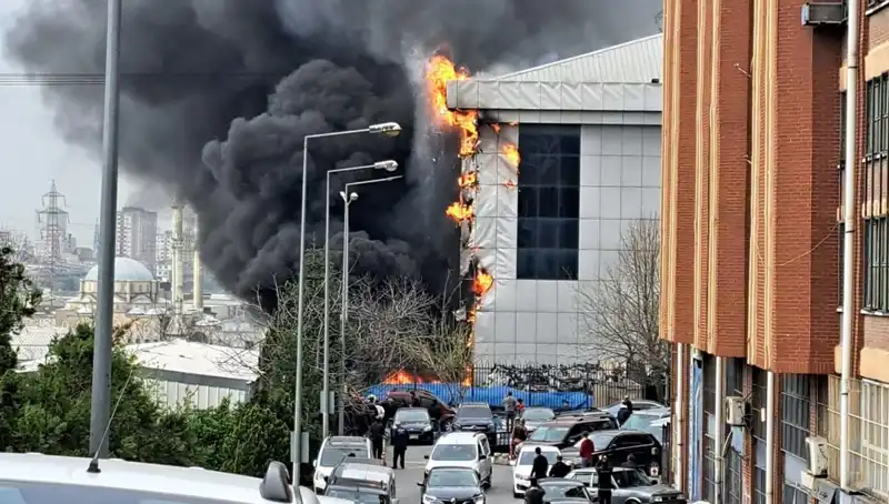 Başakşehir Sanayi Sitesi'nde Gözleri Korkutan Yangın: Durum Nedir?
