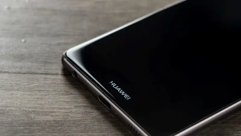 Huawei'nin Yeni Katlanabilir Telefonu: İnovasyonun Sınırlarını Zorluyor