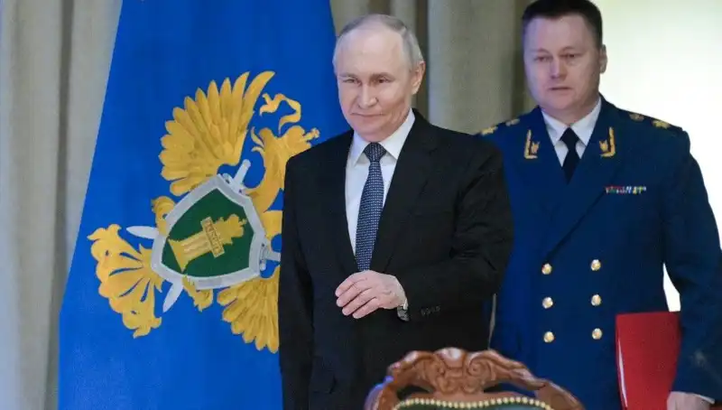 Putin'den Radikal Uygulama: "Ya Rus Olun Ya Terk Edin" Kararı!